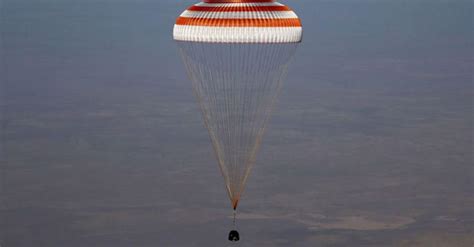 Trois Spationautes De L Iss Rentrent Sur Terre L Aveuglette