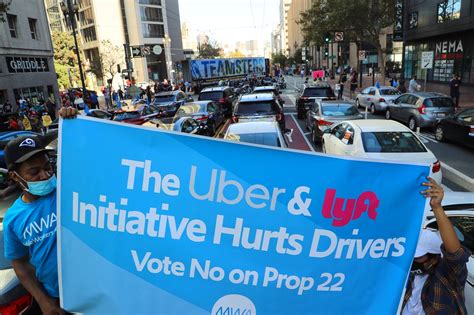 Drivers’ Lawsuit Claims Uber and Lyft Violate Antitrust Laws - The New ...