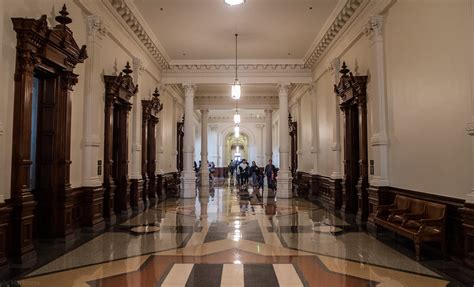 The Texas State Capitol Building – Vic Harkness