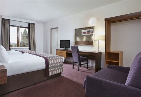 Leonardo Hotel Dublin Christchurch - Formerly Jurys Inn in Dublin | Best Rates & Deals on Orbitz