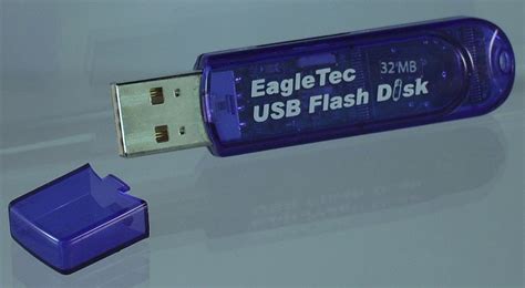 History (2000): USB Flash Drive - StorageNewsletter