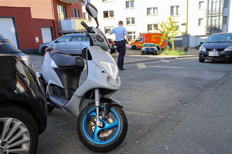 Wuppertal Barmen Mopedfahrer Versucht Vor Polizei Zu Fl Chten