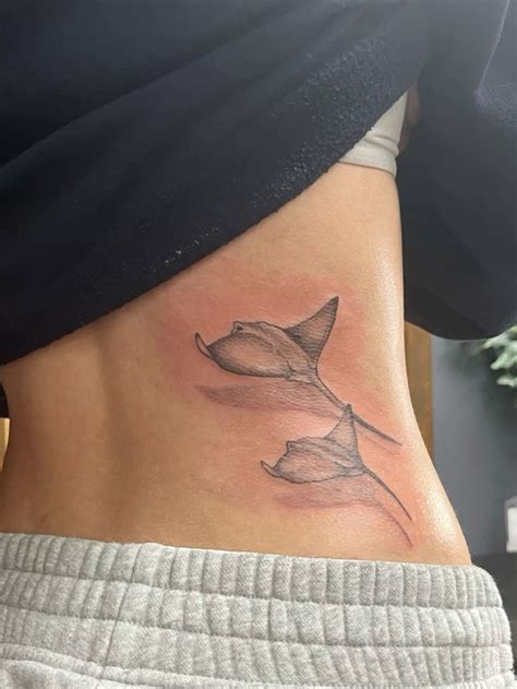 Stingray Tattoo Idea In Stingray Tattoo Basic Tattoos Hand Tattoos