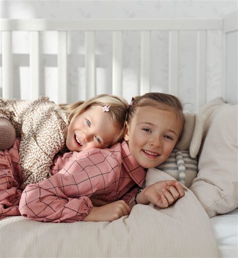 FAMILY BONDS - ooh-noo