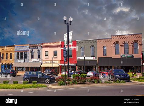 Downtown stores in Lebanon, Tennessee Stock Photo - Alamy