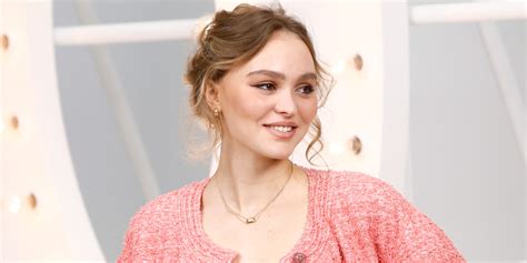 Lily Rose Depp La Fille De Vanessa Paradis Officialise Sa Romance