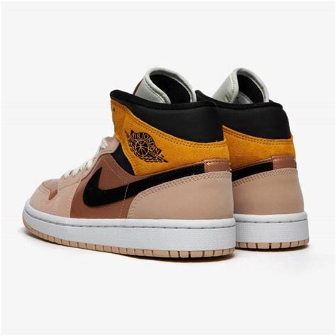 Nike Women S Air Jordan 1 Mid SE Particle Beige Particle Beige