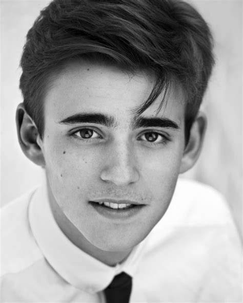 Poze rezolutie mare Charlie Rowe - Actor - Poza 6 din 9 - CineMagia.ro