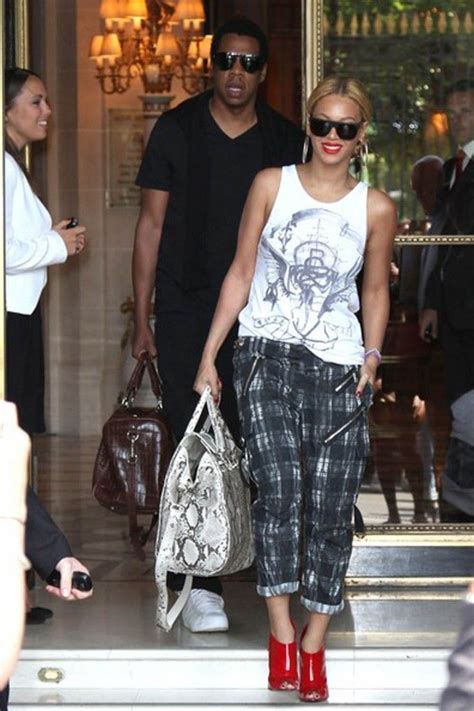 Metallic Tote Bag As A Fashion Beyonce Knowles Bags Of Style Beyonce