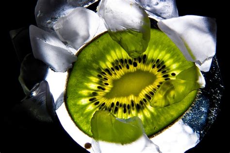 Premium Photo | Kiwi slice