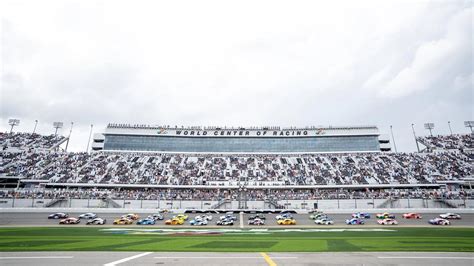 Espeluznantes Accidentes En Las 500 Millas De Daytona Uno Involucró A 17 Autos Y Otro Definió