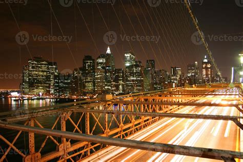 Brooklyn Bridge at night 13565943 Stock Photo at Vecteezy