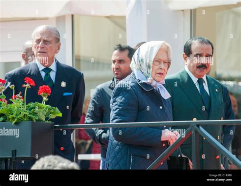 Hm The Queen Elizabeth Meeting His Royal Majesty King Hamad Bin Isa Al Khalifa Of Bahrain At The