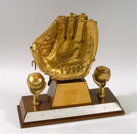 Sold Price 1972 Roberto Clemente Gold Glove Award Clementes 12th And