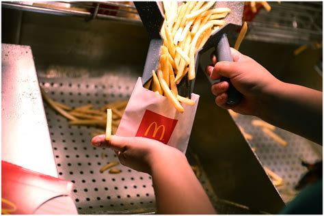 Mcdonalds Fan Reveals Why He Orders Fries In A Large Cup Food Hack