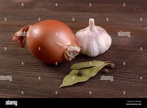 Onions With Leaves Hi Res Stock Photography And Images Alamy