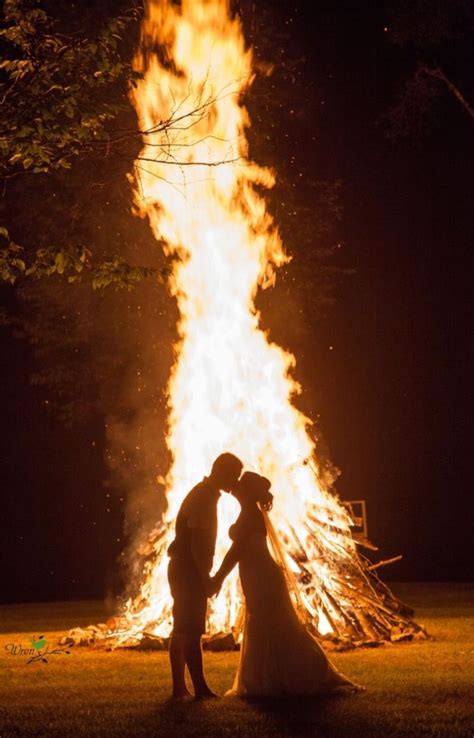 Pin By Soleesi Heks On Atmosphere Night Time Wedding Bonfire Wedding