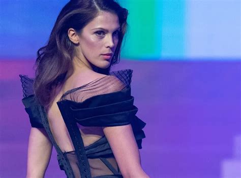 Iris Mittenaere En Bikini Orange L Ex Miss Univers Fait Grimper La