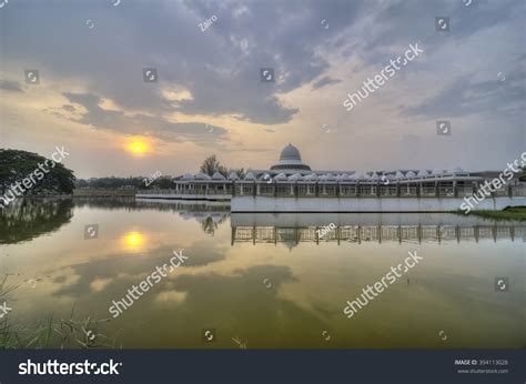 Utp Mosque Universiti Teknologi Petronas Bandar Stock Photo 394113028