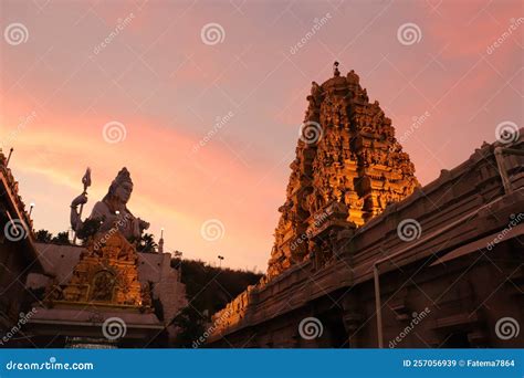 Murudeshwar Tempel In Sunset Lord Shiva Standbeeld Gopura India