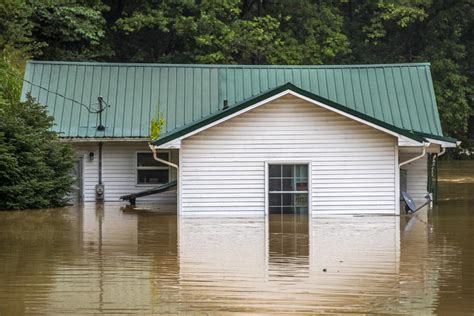 SWFL volunteers helping with disaster relief after devastating flooding ...