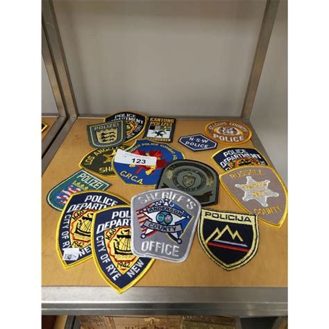 COLLECTION VINTAGE POLICE PATCHES