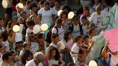 Moradores De Comunidade Na Zona Sul Do Recife Fazem Ato Contra A