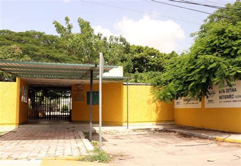 Invierten 85 mdp en mantenimiento de mil escuelas de Yucatán