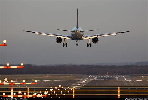 D AIZD Lufthansa Airbus A320 214 Photo by Björn Wylezich ID 245845