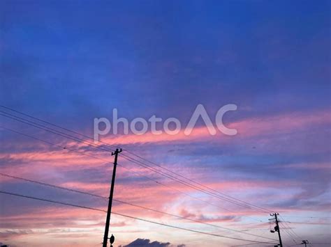 夕暮れの空と電線 No 24405712｜写真素材なら「写真ac」無料（フリー）ダウンロードok