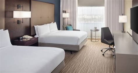 DoubleTree Newark Airport Hotel Near EWR and NYC