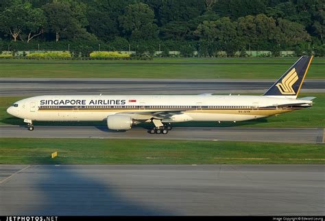 9V SYK Boeing 777 312 Singapore Airlines Edward Leung JetPhotos