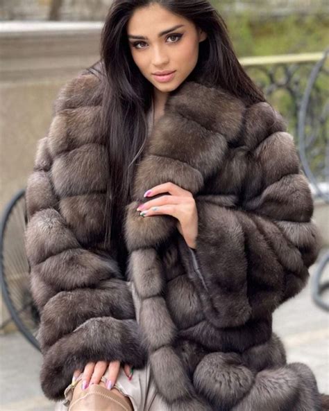 Pin By Jeams 007 Bond On Manteau De Fourrure Fur Coat Fur Clothing