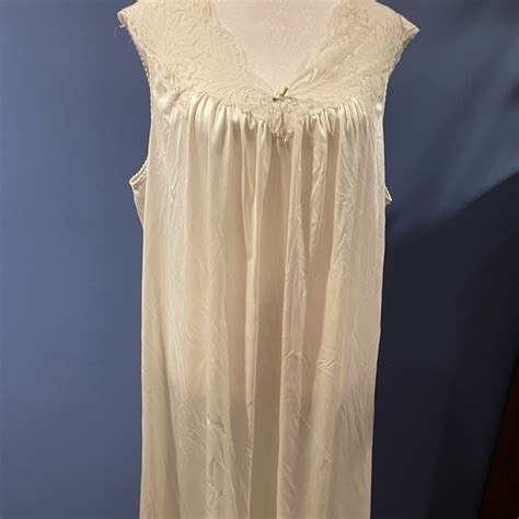 Vanity Fair Intimates And Sleepwear Vtg Vanity Fair Nightgown Poshmark