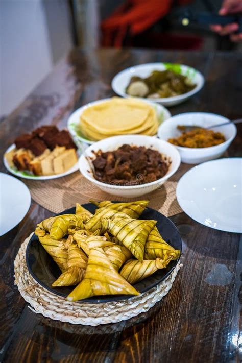 Traditioneel Malayvoedsel En Koekjes Tijdens Ramadan En Eid Mubarak