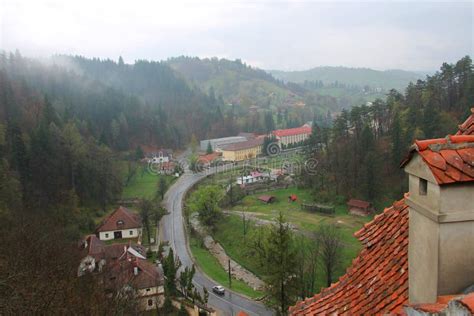 Vistas Desde El Castillo De Draculas Bran En Transylvania Rumania