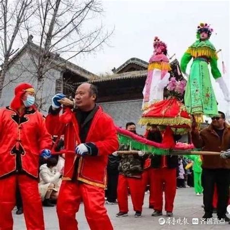 逛庙会、踩高跷、舞龙狮元宵佳节，在泉城赏民俗、闹元宵秧歌活动表演