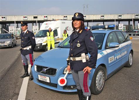 Polizia Stradale Calano Gli Agenti