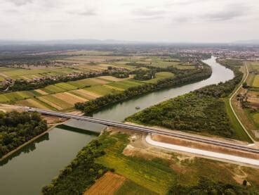 Novi Most Na Rijeci Savi Preuzmite Fotografiju Foto Baza