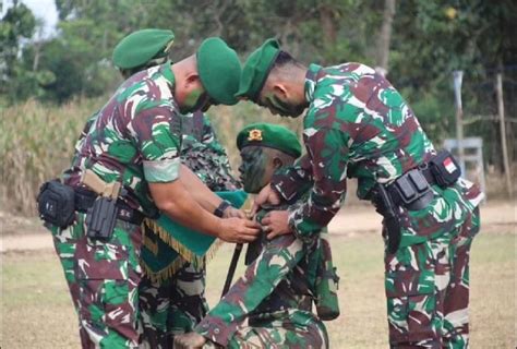 Puluhan Prajurit TNI AD Dilantik Jadi Prajurit Infanteri Setelah Tempuh