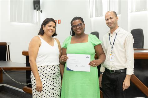 PREFEITURA E SENAC REALIZAM ENTREGA DE CERTIFICADOS AOS ALUNOS DE