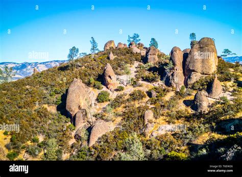 Natural rock formation in Pinnacles National Park Stock Photo - Alamy