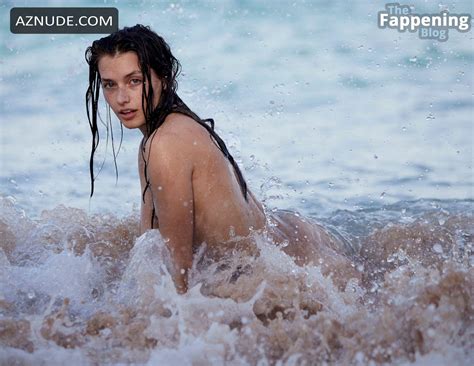 Jessica Clements Sexy And Nude Poses Her Alluring Body Tits And Butt On The Beach In A