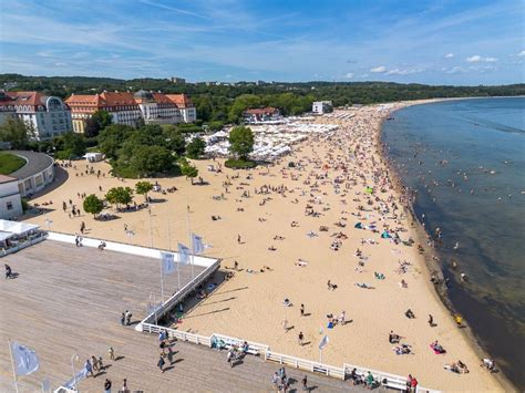 Długi weekend sierpniowy 2023 gdzie jest najtaniej Ile kosztują