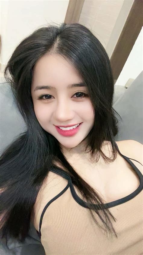 Diện bikini khoe dáng nuột hot girl Nhung Lora khiến fan nam chỉ muốn trầm mình dưới sức hút