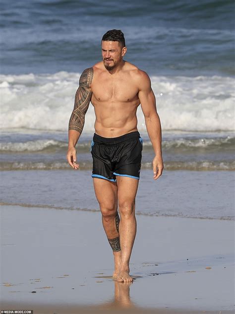 Sonny Bill Williams Shows Off His Six Pack As He Relaxes With His