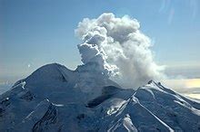 Alaskan Mount Redoubt volcano erupts - Wikinews, the free news source