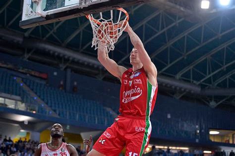 Basket Olimpia Milano Ancora Un Ko Questa Volta A Pesaro Foto