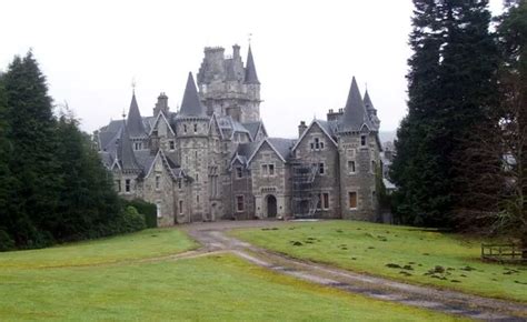 The Stunning Scottish Castle That Doubled As Glen Bogle In The Tv Show