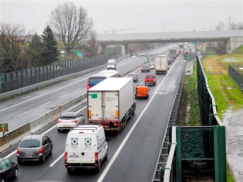 Autostrada Del Sole Chiuso Ai Mezzi Pesanti Un Cavalcavia A Reggello